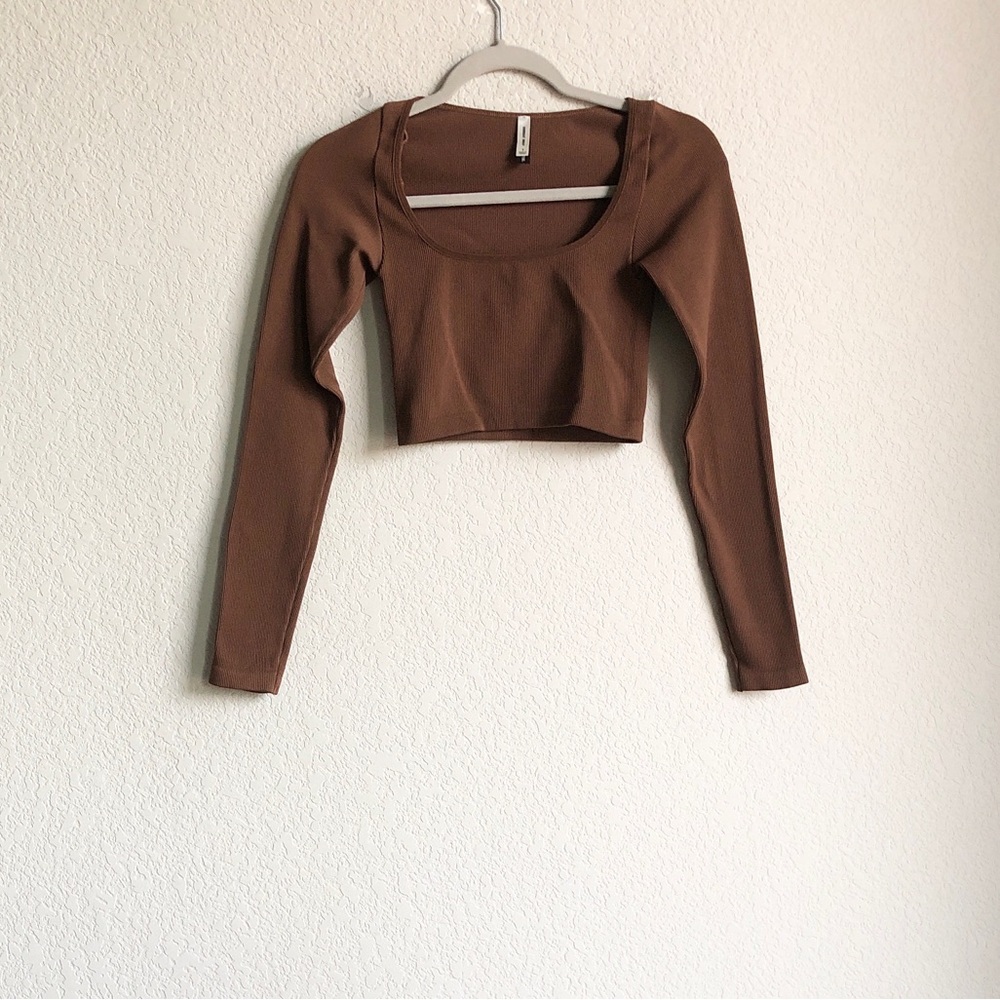 Aritzia Sunday Best Sinch Seamless Rib Ribcage Long Sleeve Crop Top Brown 83214